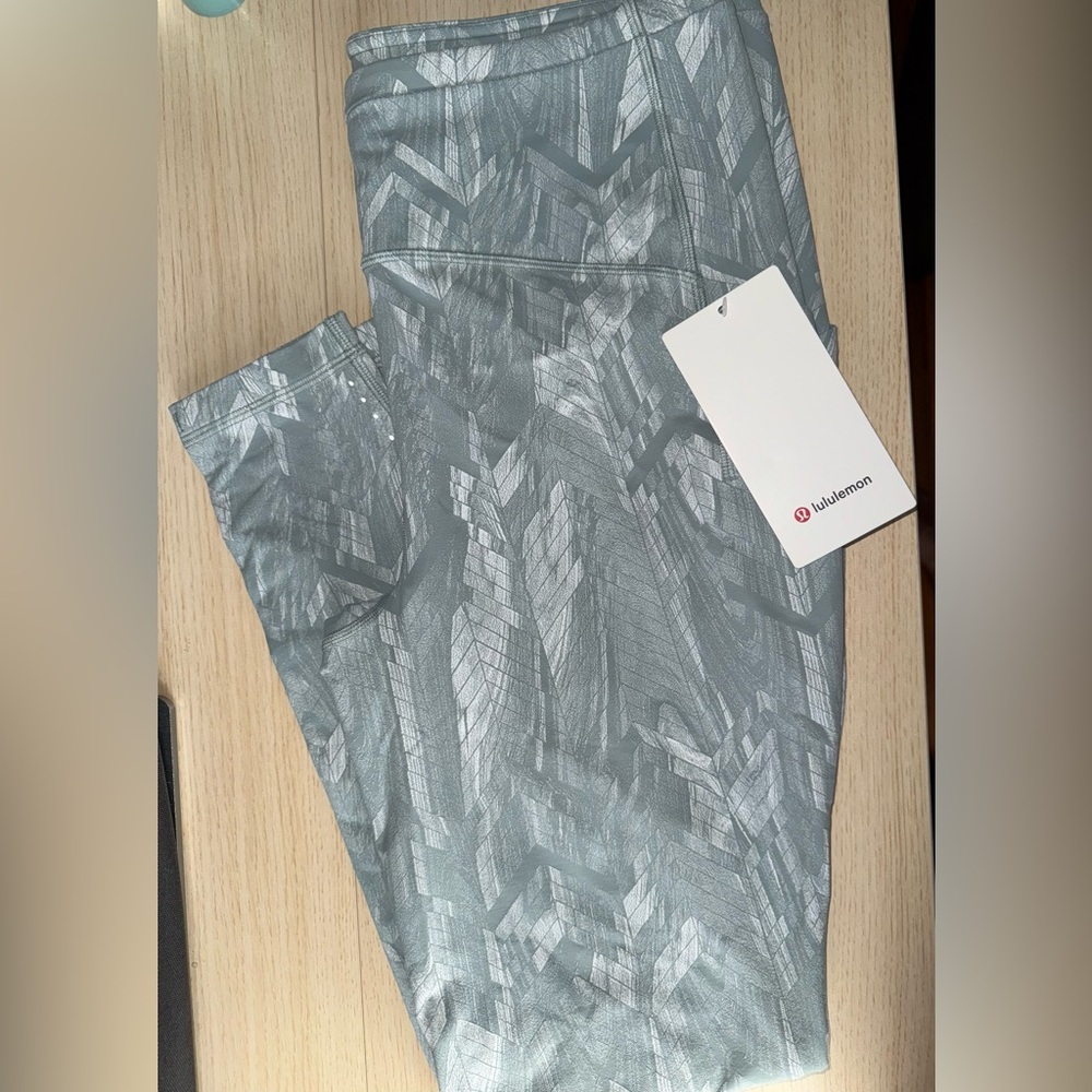 NWT! Lululemon Swift Speed HR Tight 28”, Size 14
